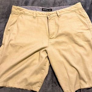 Mens O’Neil SZ 36 shorts.